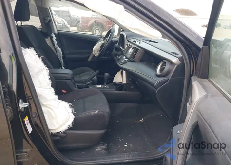 2018 Toyota Rav4 Xle z USA, uszkodzony, nr VIN 2T3RFREV2JW816350